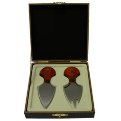 2 mini of wooden boxed knives set with cheese cheese   Set in presentation box  knife handles